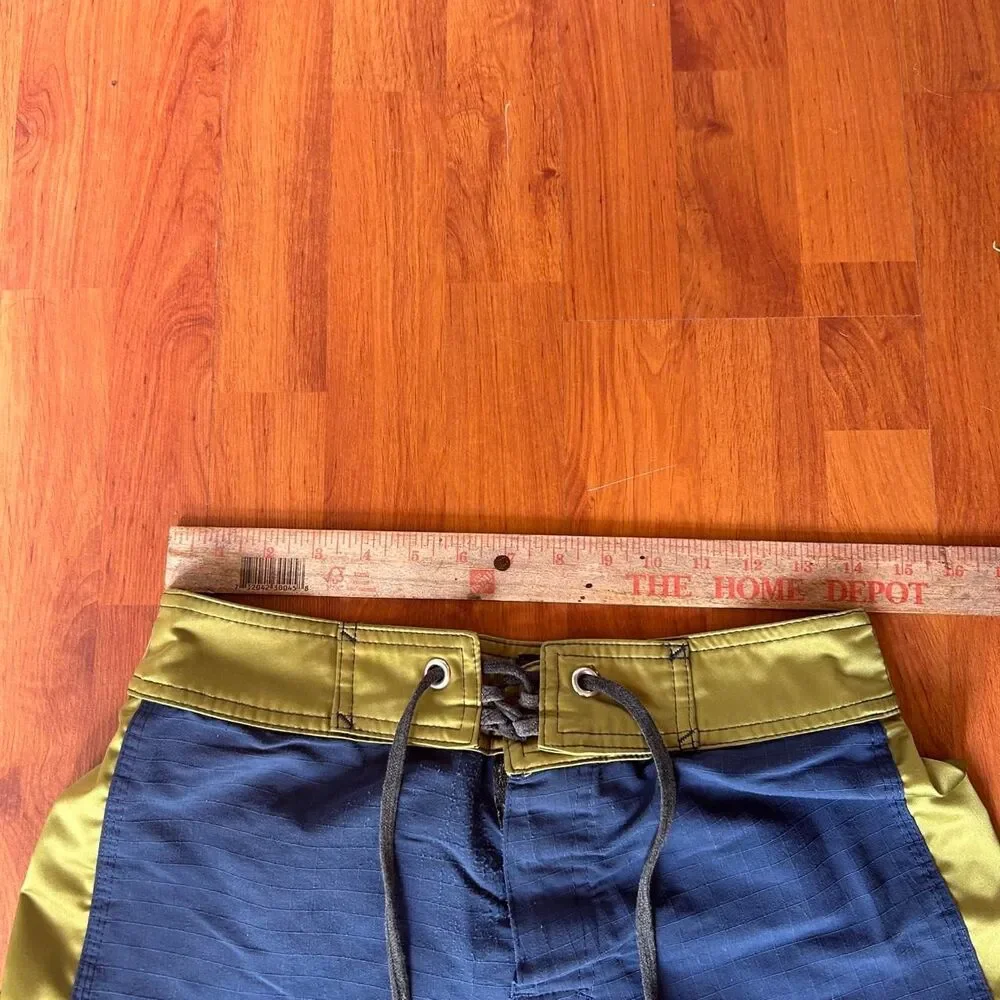 No Fear VTG 90s Y2K baggy over the knee fit striped cargo surf boardshorts